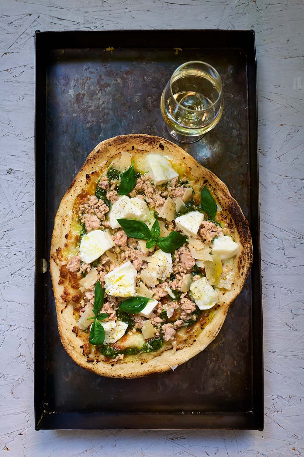 salmon-pizza-with-mozzarella