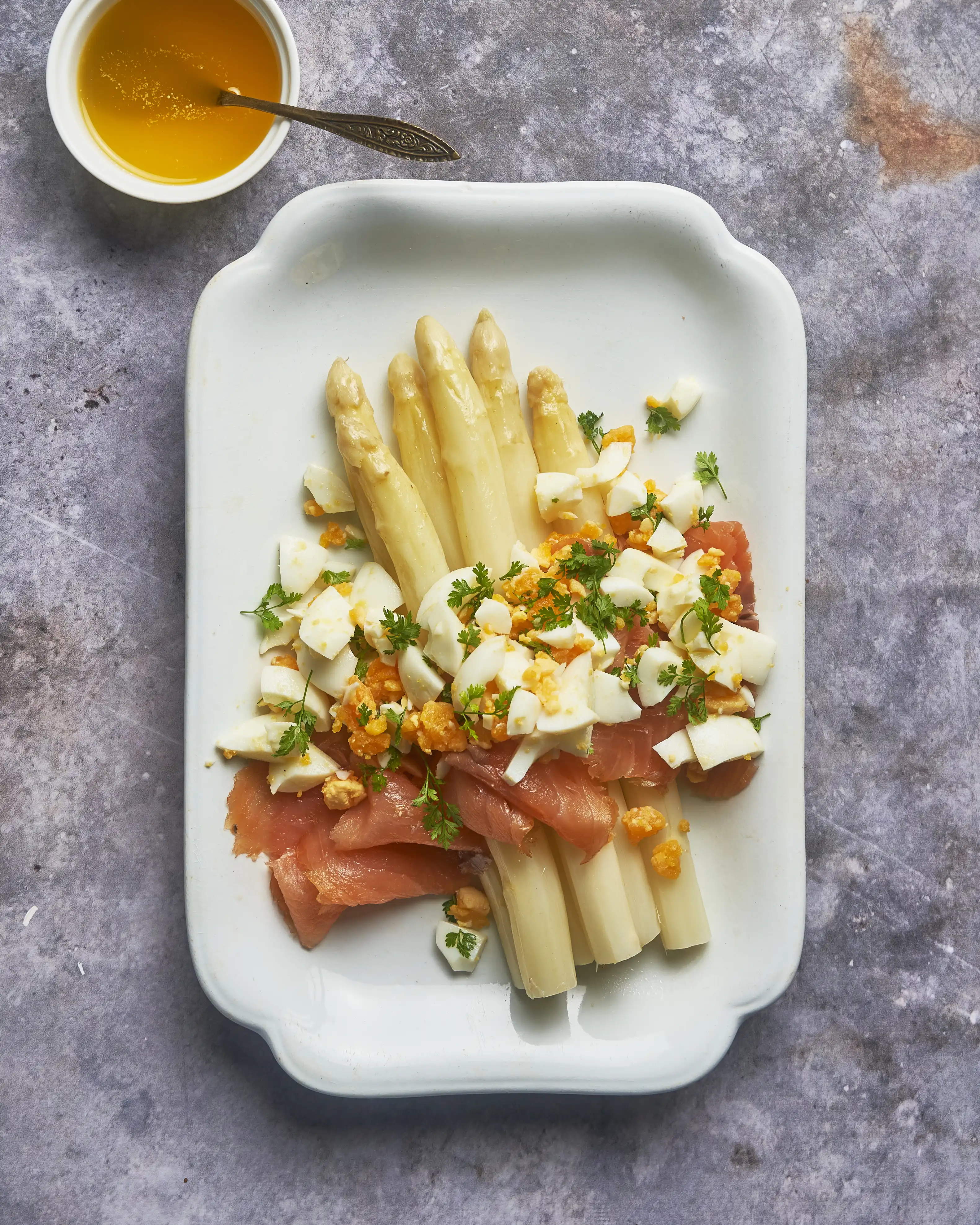 White asparagus with smoked salmon